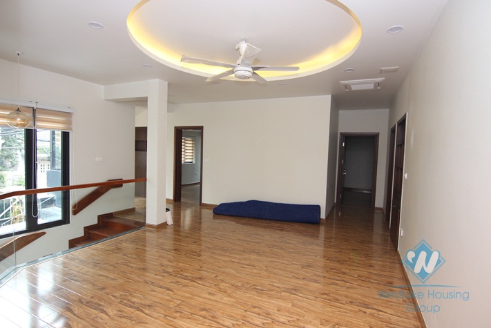 02 floor apartment with swimming for rent in Xuan dieu st, Tay Ho district 